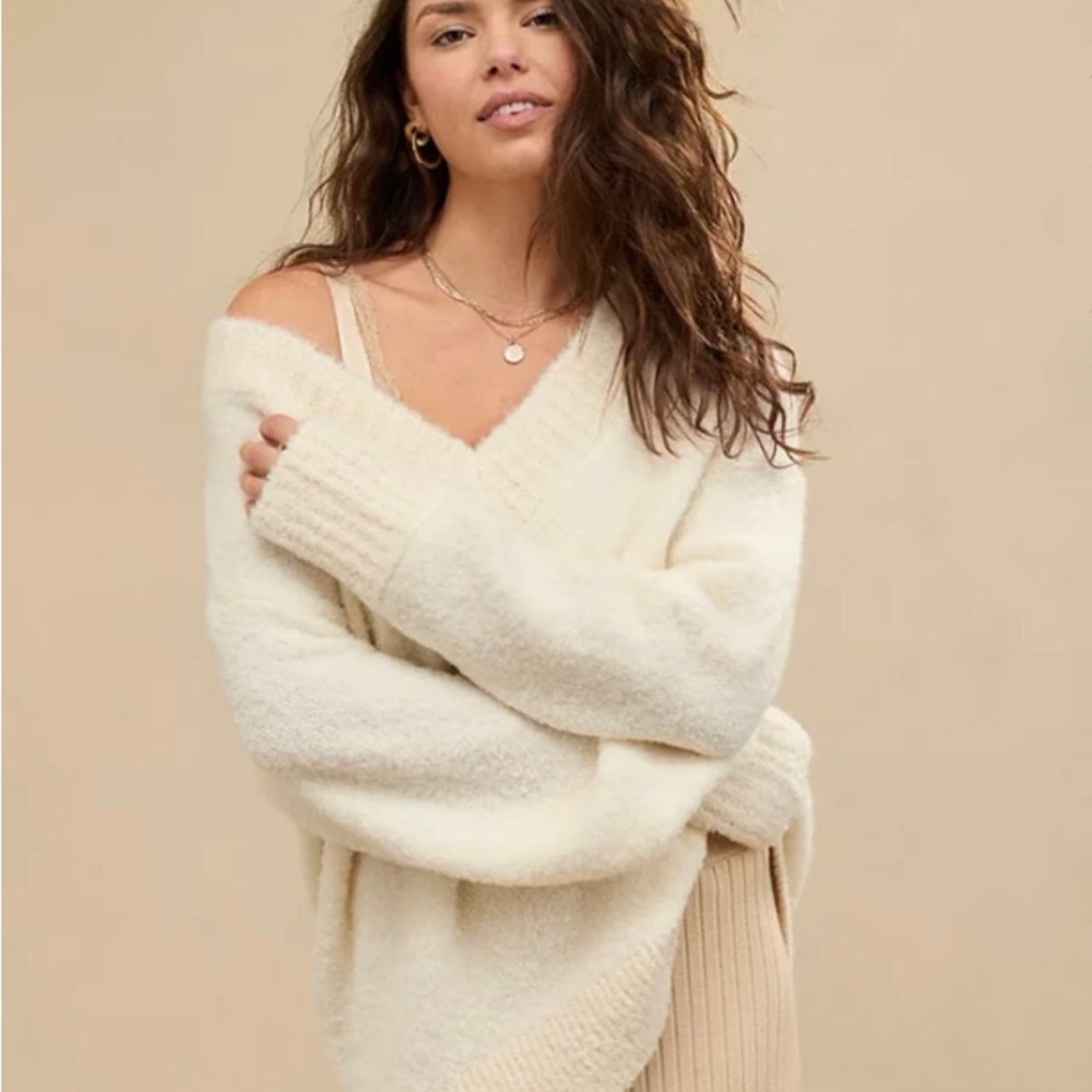 aerie Cream Off-Shoulder V-Neck Sweater XS